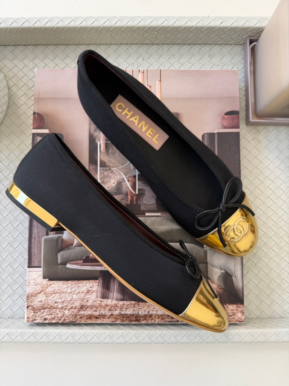 CHANEL GOLD METALLIC GROSGRAIN CC LOGO CAPTOE BLACK FABRIC BALLET FLATS SHOES 38 - Picture 13 of 17